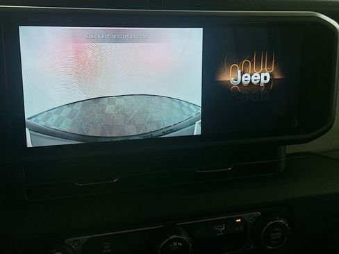 Used 2024 Jeep Wrangler Unlimited AWD/4WD image 21