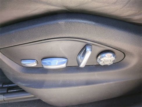 Used 2020 Porsche Cayenne image 22