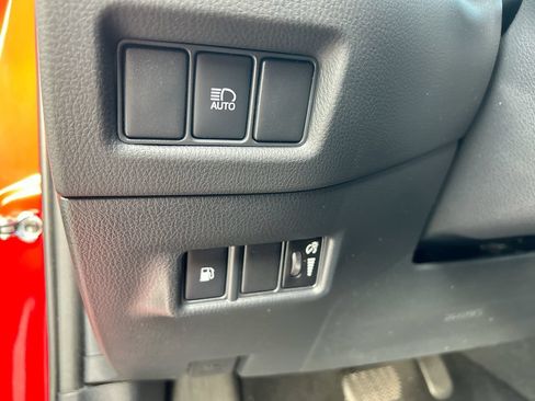 Used 2022 Toyota C-HR XLE FWD image 13