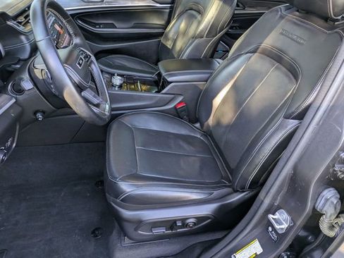 Certified 2022 Jeep Grand Cherokee L Overland AWD/4WD image 11