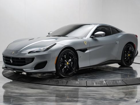 Used 2019 Ferrari Portofino image 3