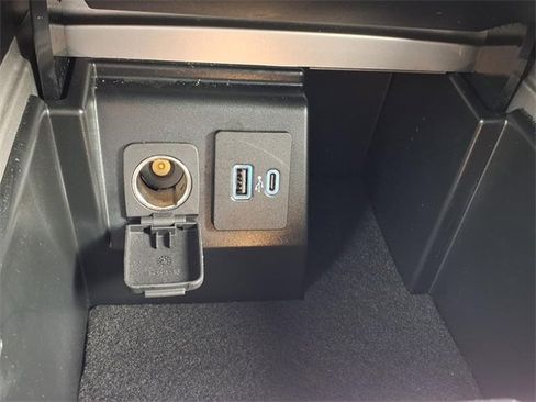Used 2023 Ford Explorer XLT w/ Equipment Group 202A image 25