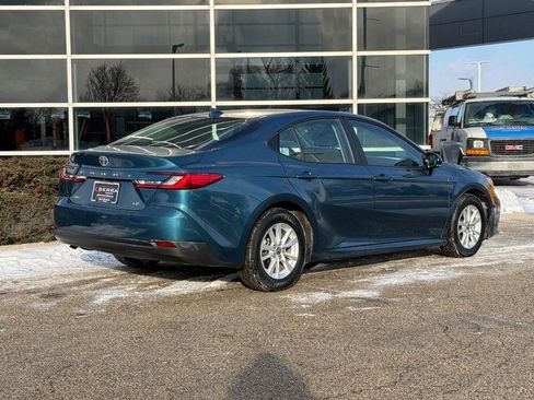 Used 2025 Toyota Camry LE image 3