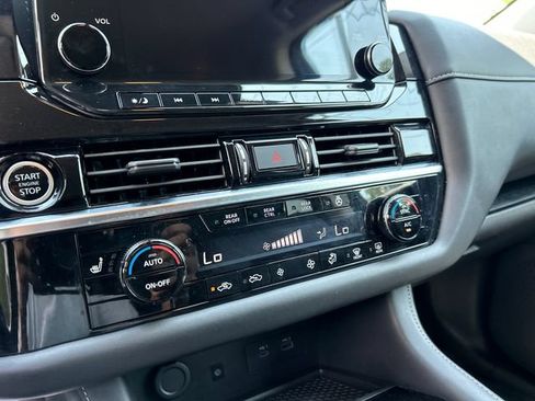 Certified 2023 Nissan Pathfinder SL w/ Black Appearance Package AWD/4WD image 18