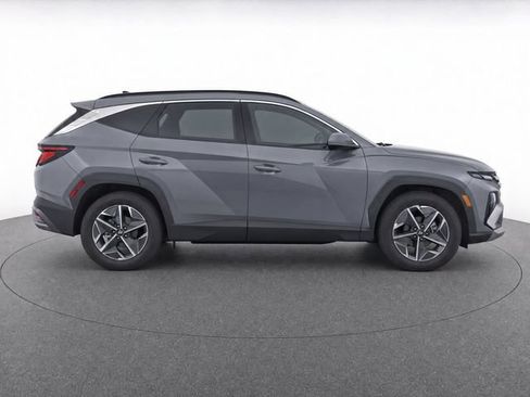 Used 2025 Hyundai Tucson SEL FWD image 2