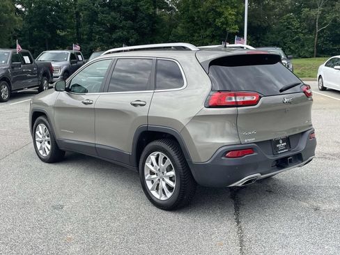 Used 2017 Jeep Cherokee Limited w/ Trailer Tow Group AWD/4WD image 5