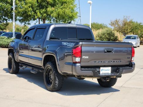 Used 2021 Toyota Tacoma TRD Sport w/ TRD Premium Sport Package AWD/4WD image 7