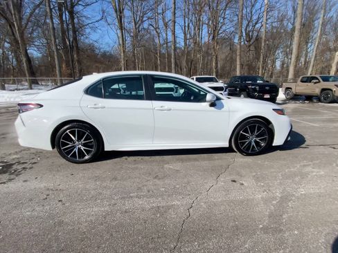 Used 2023 Toyota Camry SE image 14