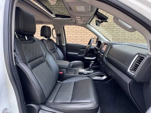 Used 2024 Nissan Frontier SL w/ Technology Package AWD/4WD image 5