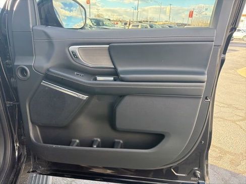 Used 2025 Ford Expedition Platinum w/ Driver's Package image 29