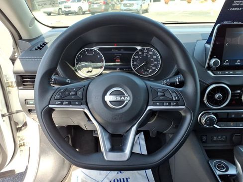 Used 2025 Nissan Sentra SV FWD image 26
