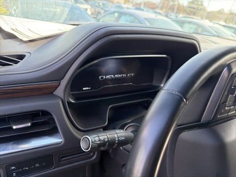 Used 2023 Chevrolet Suburban Premier image 12