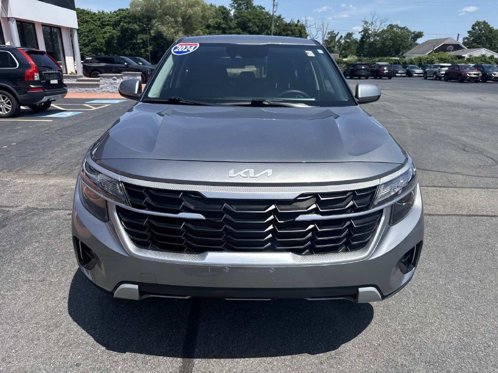 Used 2024 Kia Seltos LX AWD/4WD image 11
