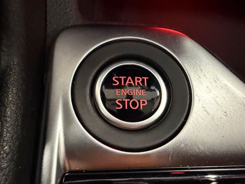 Used 2025 Nissan Sentra SR FWD image 38