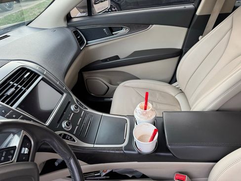 Used 2019 Lincoln Nautilus Select image 12