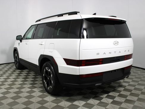 Used 2024 Hyundai Santa Fe SEL FWD image 4
