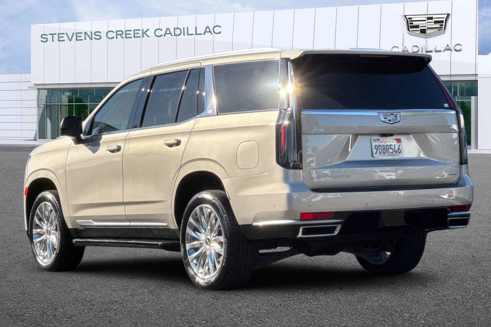 Certified 2023 Cadillac Escalade Premium Luxury AWD/4WD image 5