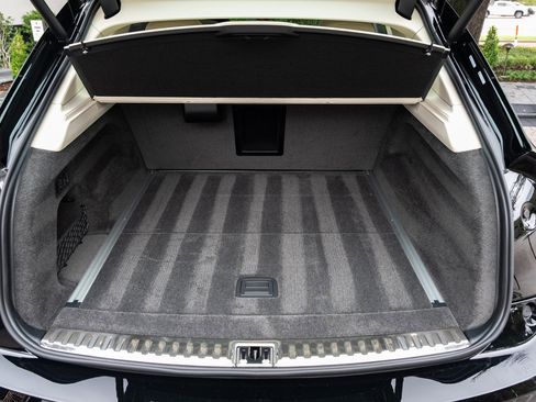 Used 2024 Bentley Bentayga Extended Wheelbase image 39