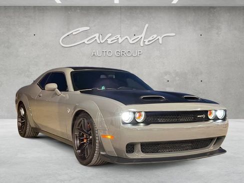 Used 2019 Dodge Challenger SRT Hellcat image 2