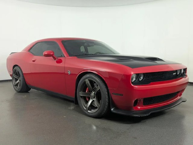 Used 2016 Dodge Challenger SRT Hellcat RWD image 2