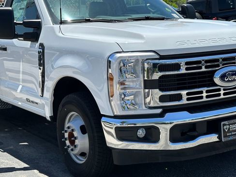 New 2025 Ford F350 XL w/ XL Chrome Package RWD image 9