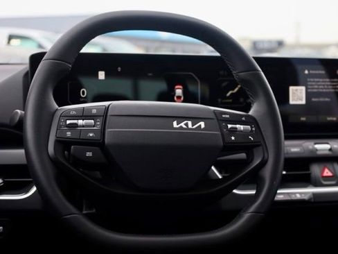 Certified 2025 Kia K4 EX image 4