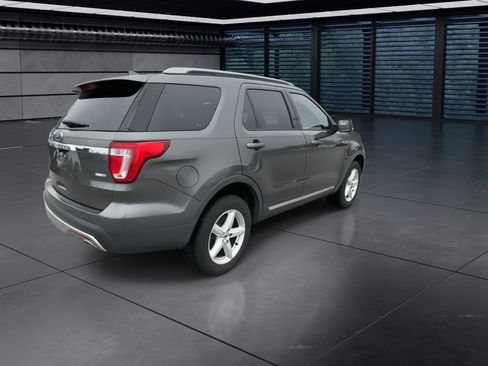 Used 2017 Ford Explorer XLT w/ Equipment Group 201A image 8