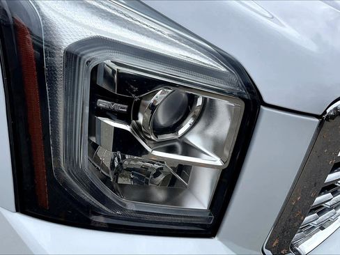 Used 2019 GMC Yukon Denali w/ Denali Ultimate Package image 25