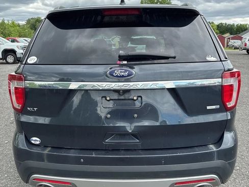 Used 2017 Ford Explorer XLT w/ Equipment Group 202A AWD/4WD image 4