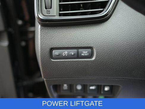 Used 2020 Nissan Rogue SV AWD/4WD image 18