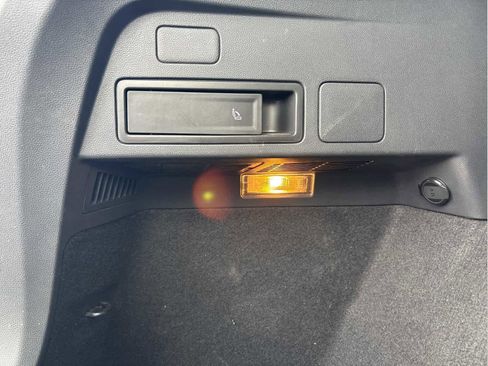 Certified 2020 Volkswagen Tiguan SE image 37