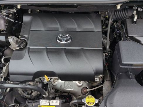 Used 2014 Toyota Sienna XLE w/ XLE Premium Package FWD image 30