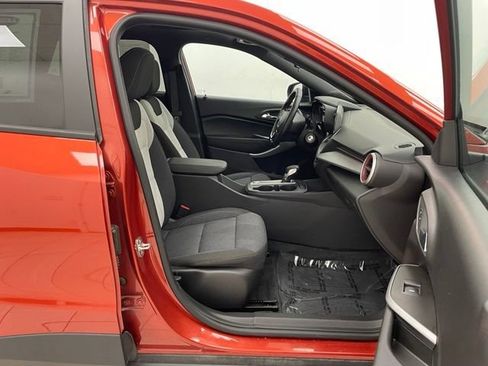 Used 2024 Chevrolet Trax RS w/ Sunroof Package FWD image 13