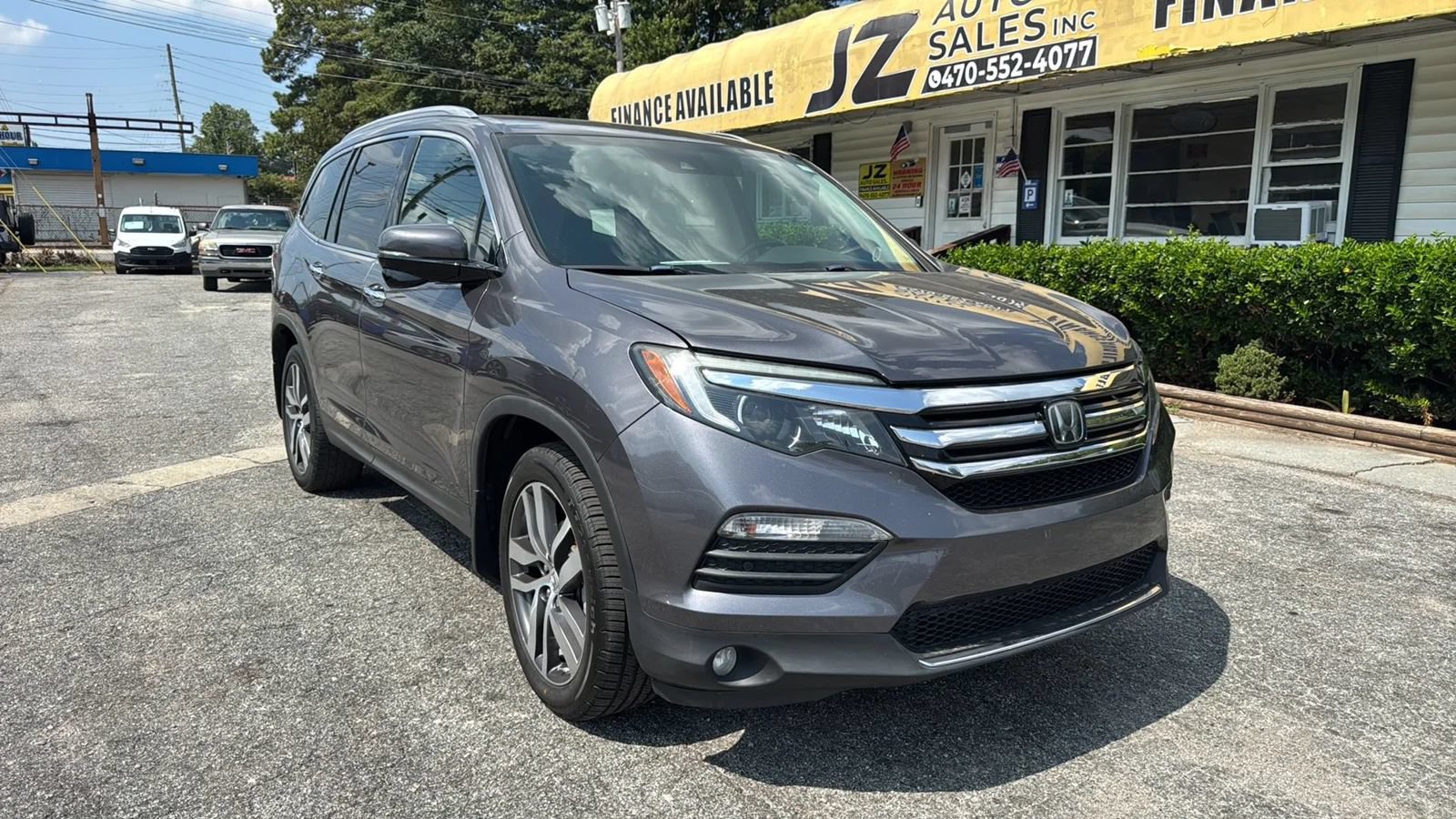 Used 2017 Honda Pilot Touring image 1