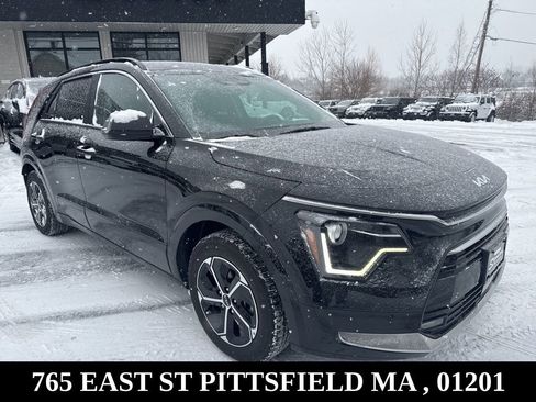 Used 2023 Kia Niro SX image 9