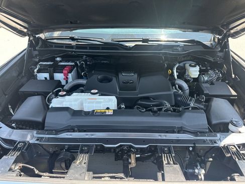 Used 2024 Toyota Tundra Limited image 34