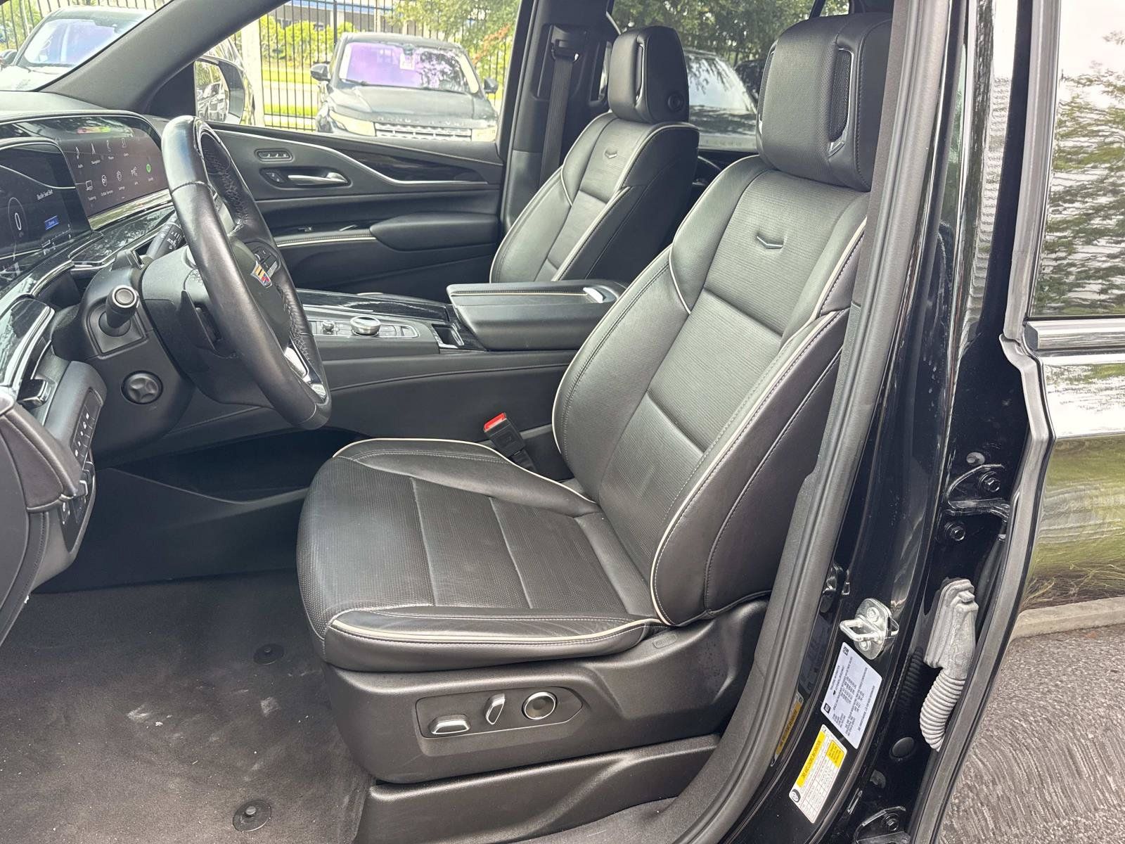 Used 2024 Cadillac Escalade Sport AWD/4WD image 23