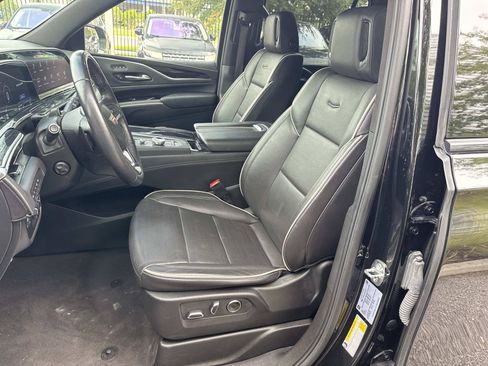 Used 2024 Cadillac Escalade Sport AWD/4WD image 23