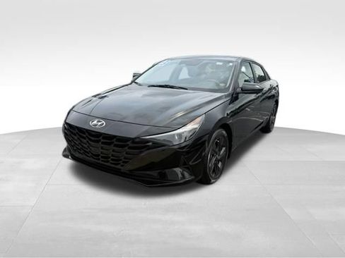 Used 2023 Hyundai Elantra SEL FWD image 3
