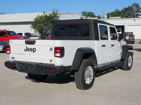 Used 2023 Jeep Gladiator Sport AWD/4WD image 4