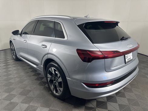 Used 2021 Audi e-tron Premium Plus w/ Premium Plus Package image 4