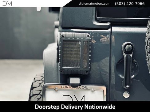 Used 2017 Jeep Wrangler Unlimited Rubicon w/ Connectivity Group AWD/4WD image 15