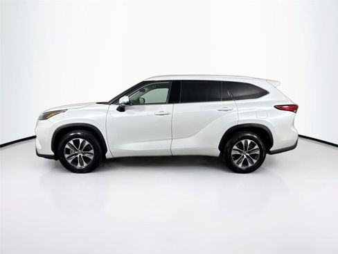Certified 2022 Toyota Highlander XLE image 9