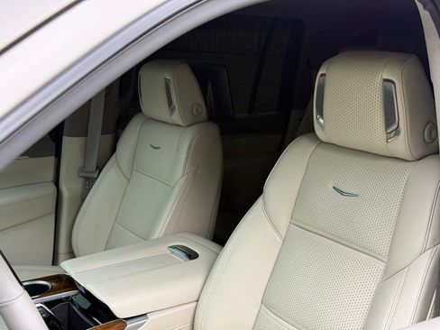 Certified 2025 Cadillac Escalade ESV Sport Platinum w/ LPO, ONYX Package AWD/4WD image 21