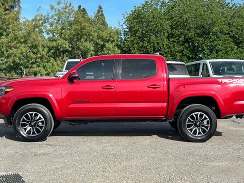 Used 2021 Toyota Tacoma TRD Sport w/ TRD Premium Sport Package image 7
