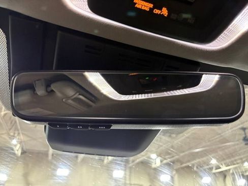 Used 2025 Toyota Prius XLE AWD/4WD image 15