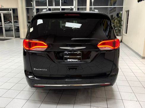 Used 2017 Chrysler Pacifica Touring-L w/ Tire & Wheel Group image 54