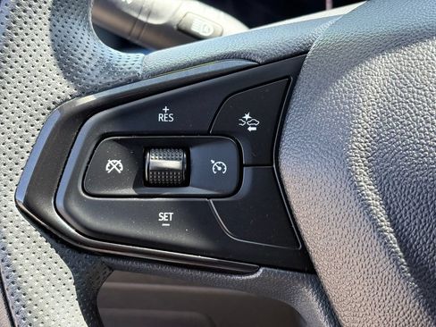 Used 2025 Chevrolet Trax LT FWD image 14