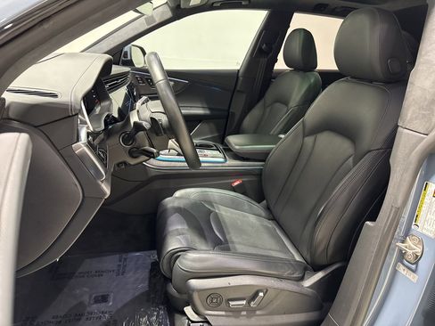 Used 2023 Audi Q8 Prestige w/ Prestige Package image 12