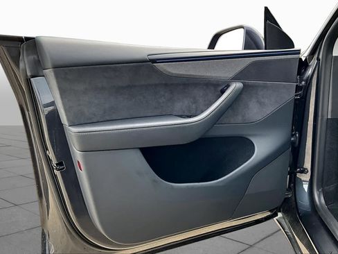 Used 2026 Tesla Model Y 2WD image 18